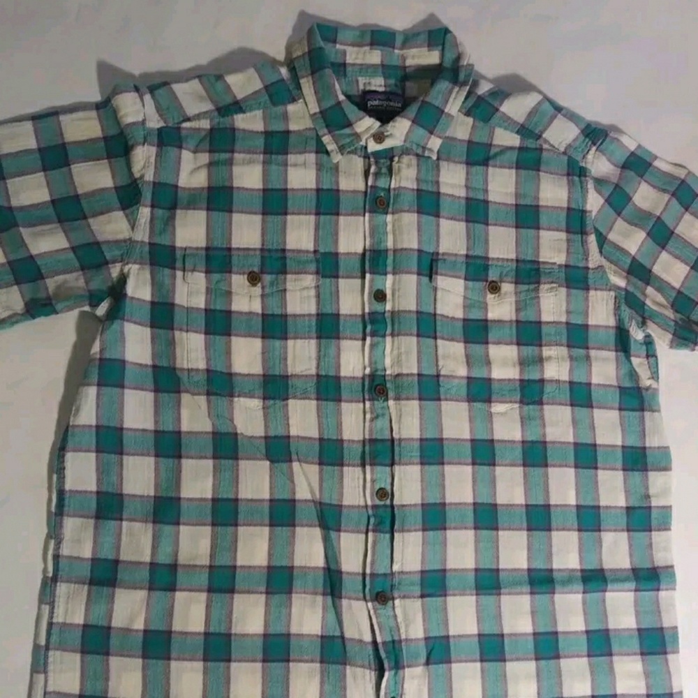 Patagonia mens organic cotton size L button front